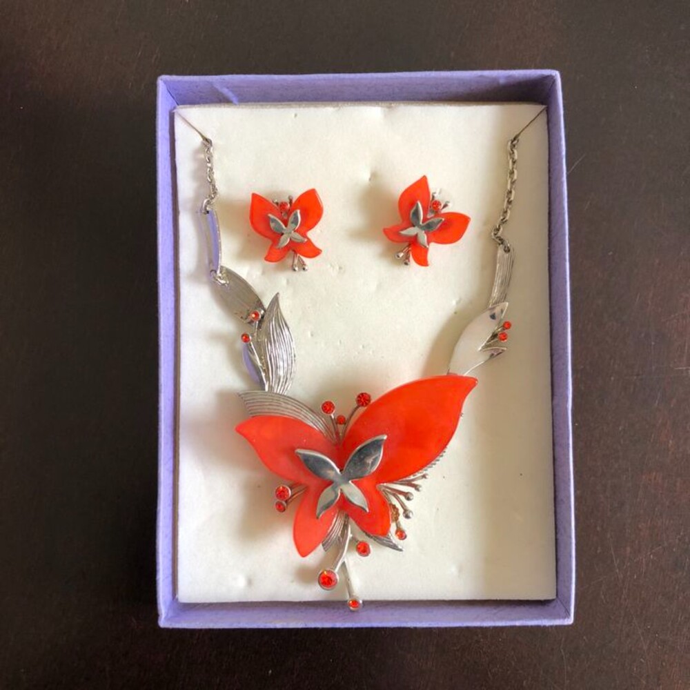 Y2K Vintage Butterfly Necklace and Pierced Earring Set